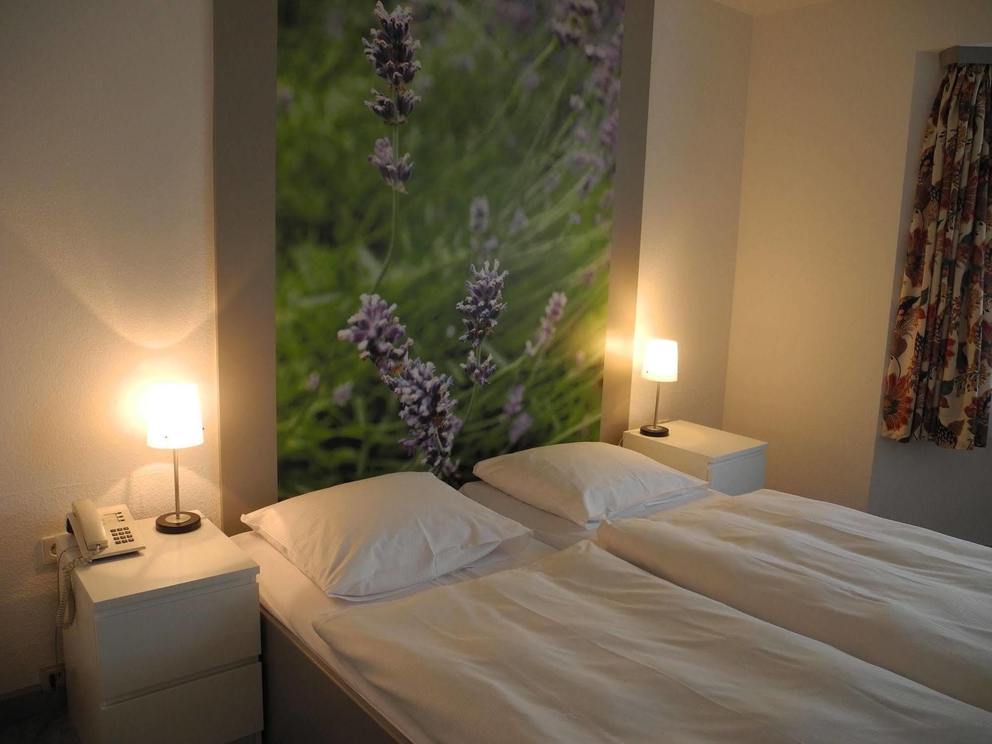 Hotel Havel Lodge Berlin Bagian luar foto